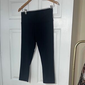 4 Lululemon Black High-Waisted cropped Leggings